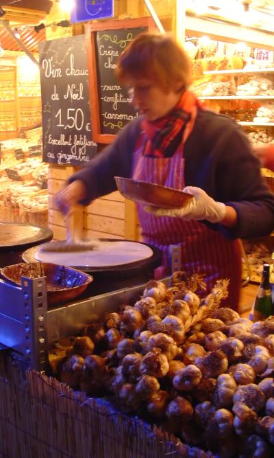 Crêpe being made