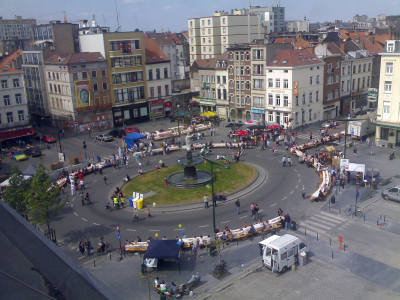 Giant Picnic Table (view upon Place Rouppe)