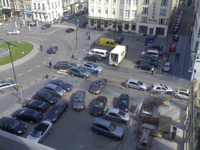 Moving van tetris on Place Rouppe