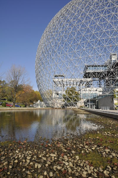 Biosphère (Montréal) - Reflection in a pond